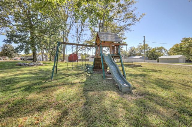 300 Broad St, Wartrace, TN 37183