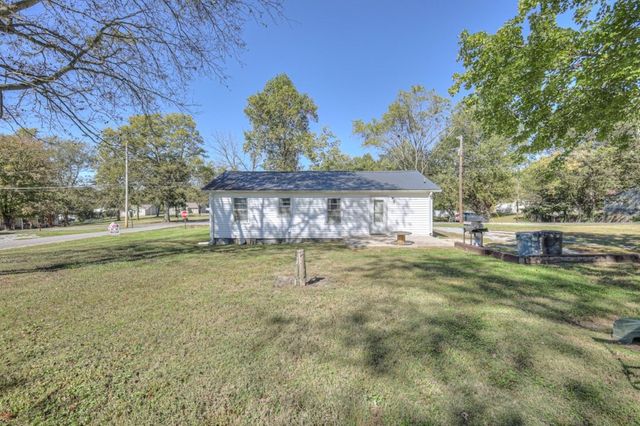 300 Broad St, Wartrace, TN 37183