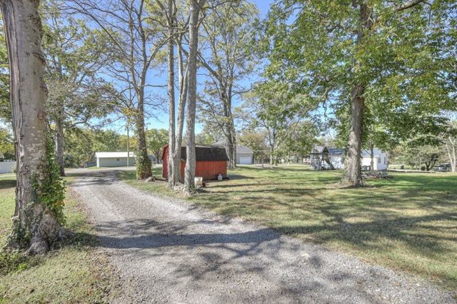 300 Broad St, Wartrace, TN 37183