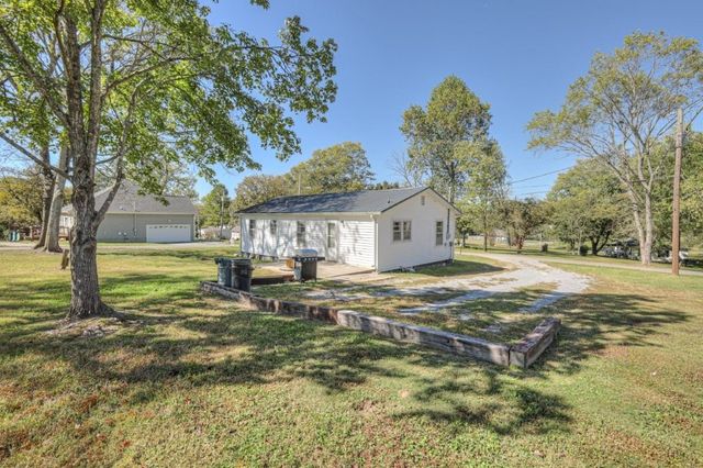 300 Broad St, Wartrace, TN 37183