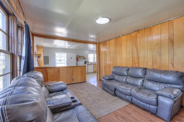 300 Broad St, Wartrace, TN 37183