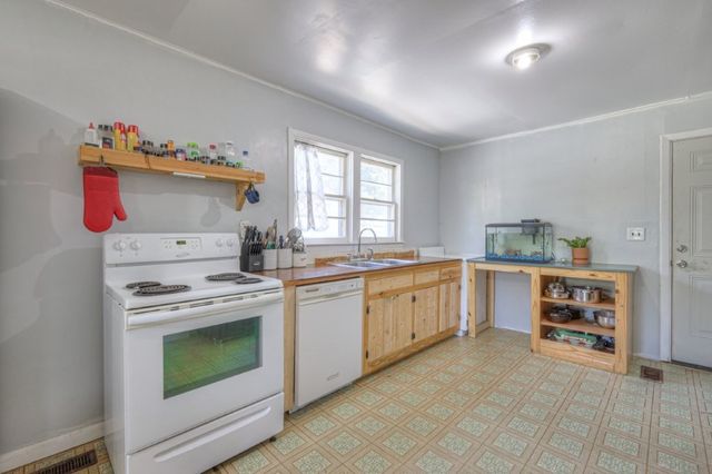 300 Broad St, Wartrace, TN 37183