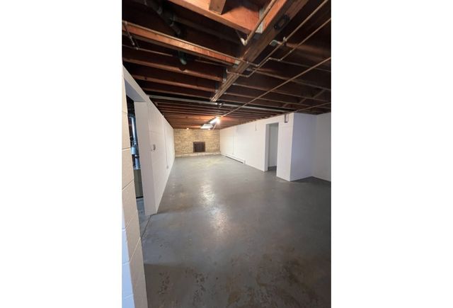 5303 E Oakwood Drive, Pleasant Hill, IA 50327