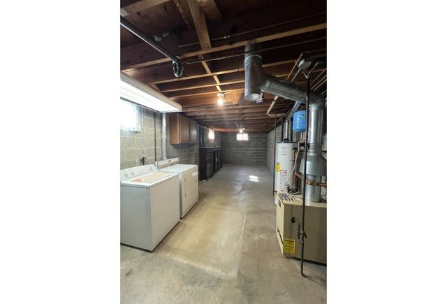 5303 E Oakwood Drive, Pleasant Hill, IA 50327