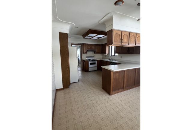 5303 E Oakwood Drive, Pleasant Hill, IA 50327