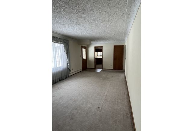 5303 E Oakwood Drive, Pleasant Hill, IA 50327