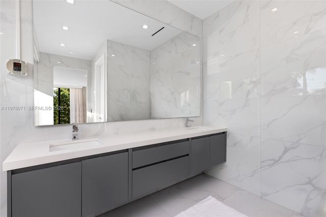 5701 N Bay Road, Miami Beach, FL 33140