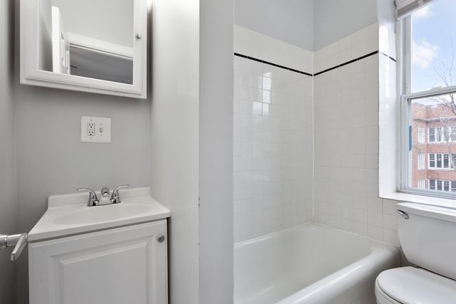 5860 N Kenmore Avenue 501, Chicago, IL 60660