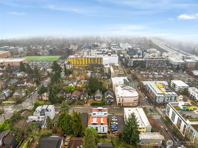 1014 B NE 70th Street, Seattle, WA 98115
