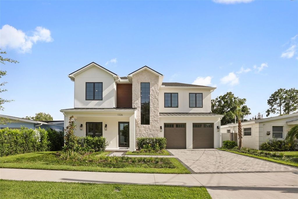Image 2 of property listing at 1326 W NEW HAMPSHIRE STREET, Orlando, FL 32804