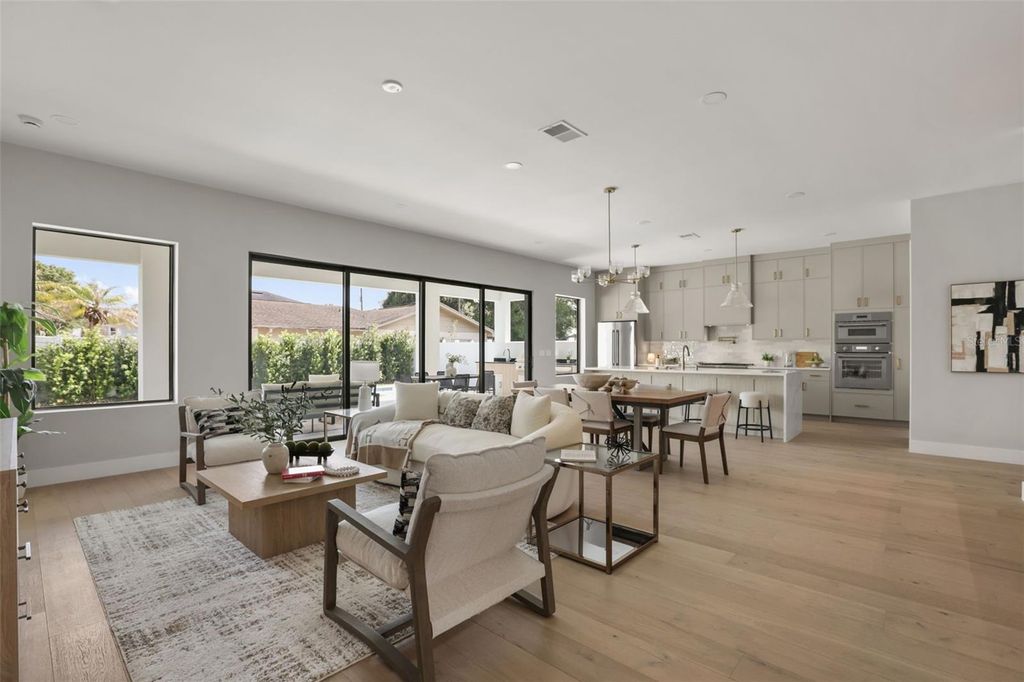 Image 16 of property listing at 1326 W NEW HAMPSHIRE STREET, Orlando, FL 32804