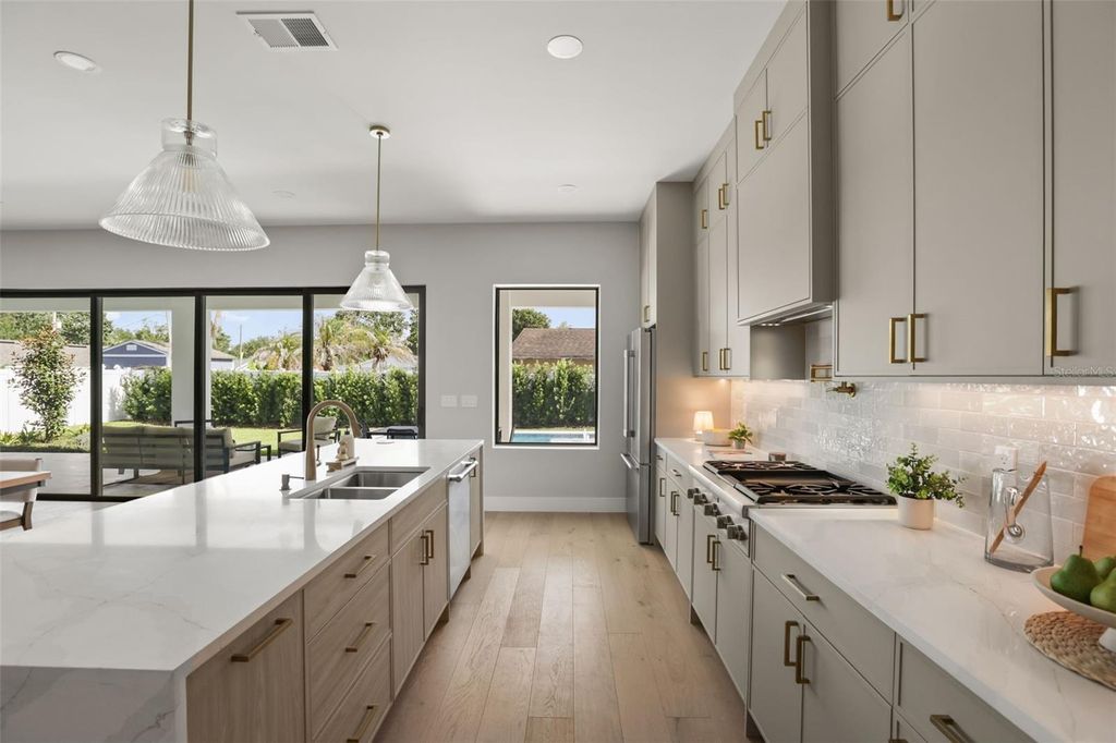 Image 20 of property listing at 1326 W NEW HAMPSHIRE STREET, Orlando, FL 32804