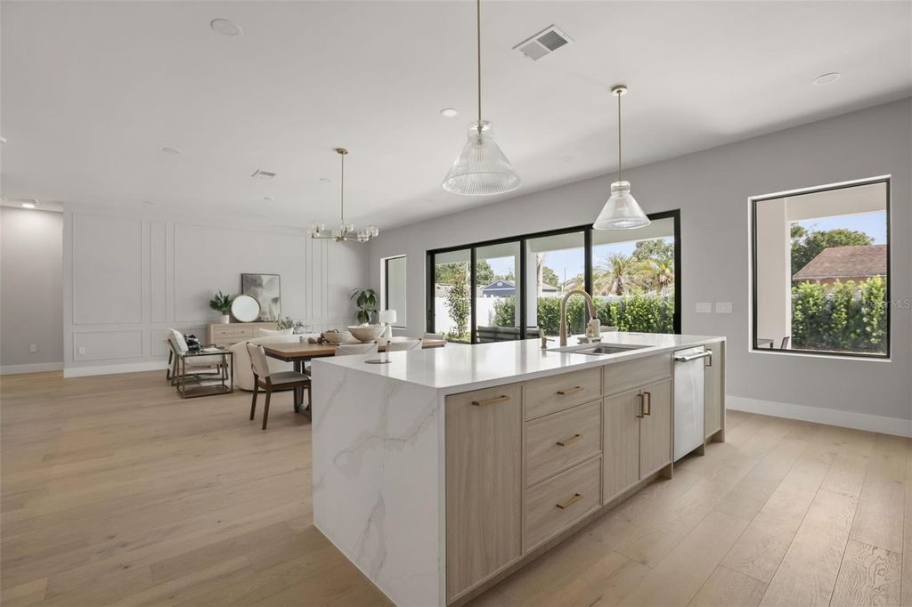 Image 22 of property listing at 1326 W NEW HAMPSHIRE STREET, Orlando, FL 32804