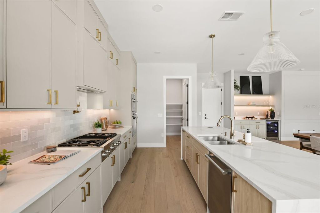 Image 24 of property listing at 1326 W NEW HAMPSHIRE STREET, Orlando, FL 32804