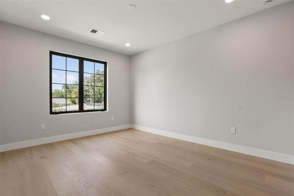 Image 35 of property listing at 1326 W NEW HAMPSHIRE STREET, Orlando, FL 32804