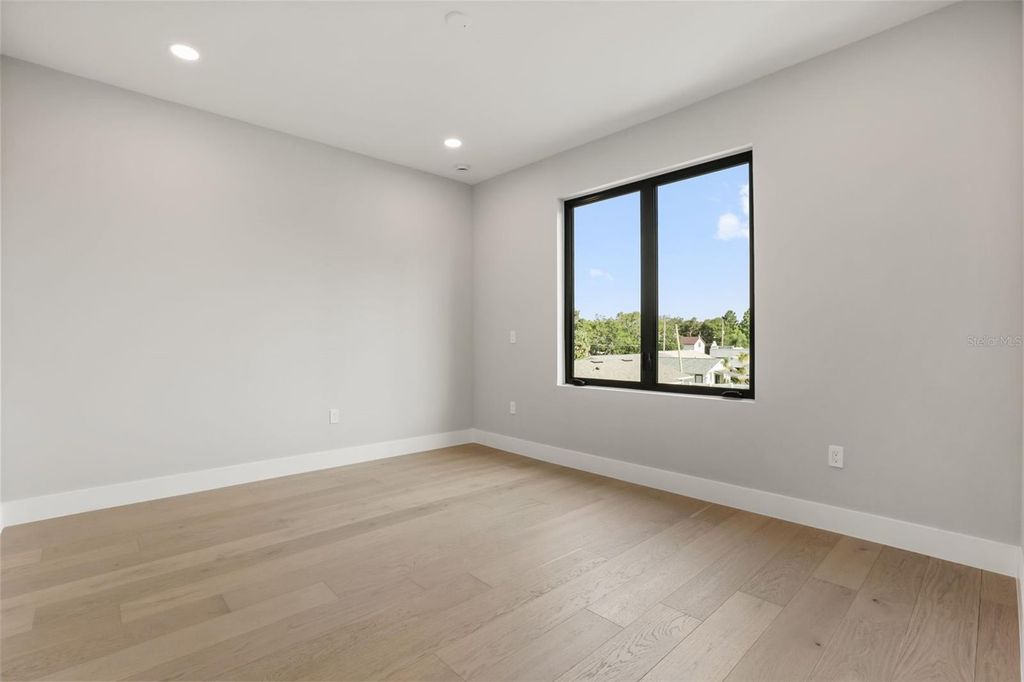 Image 38 of property listing at 1326 W NEW HAMPSHIRE STREET, Orlando, FL 32804