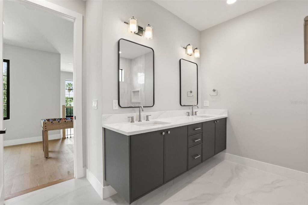 Image 40 of property listing at 1326 W NEW HAMPSHIRE STREET, Orlando, FL 32804