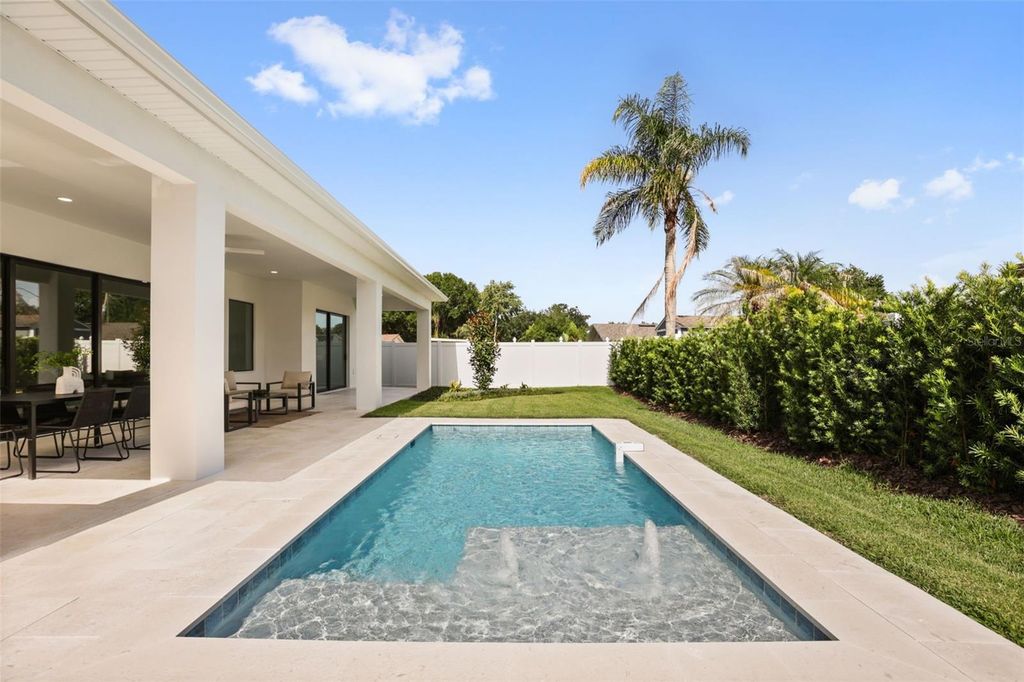 Image 5 of property listing at 1326 W NEW HAMPSHIRE STREET, Orlando, FL 32804
