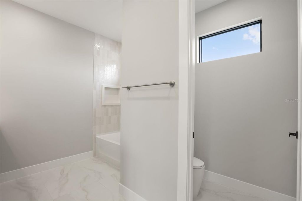 Image 41 of property listing at 1326 W NEW HAMPSHIRE STREET, Orlando, FL 32804