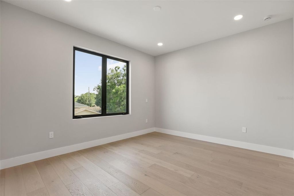 Image 43 of property listing at 1326 W NEW HAMPSHIRE STREET, Orlando, FL 32804