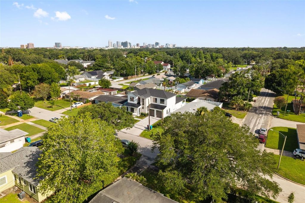 Image 51 of property listing at 1326 W NEW HAMPSHIRE STREET, Orlando, FL 32804