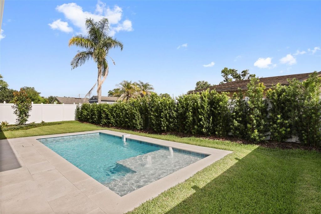 Image 7 of property listing at 1326 W NEW HAMPSHIRE STREET, Orlando, FL 32804
