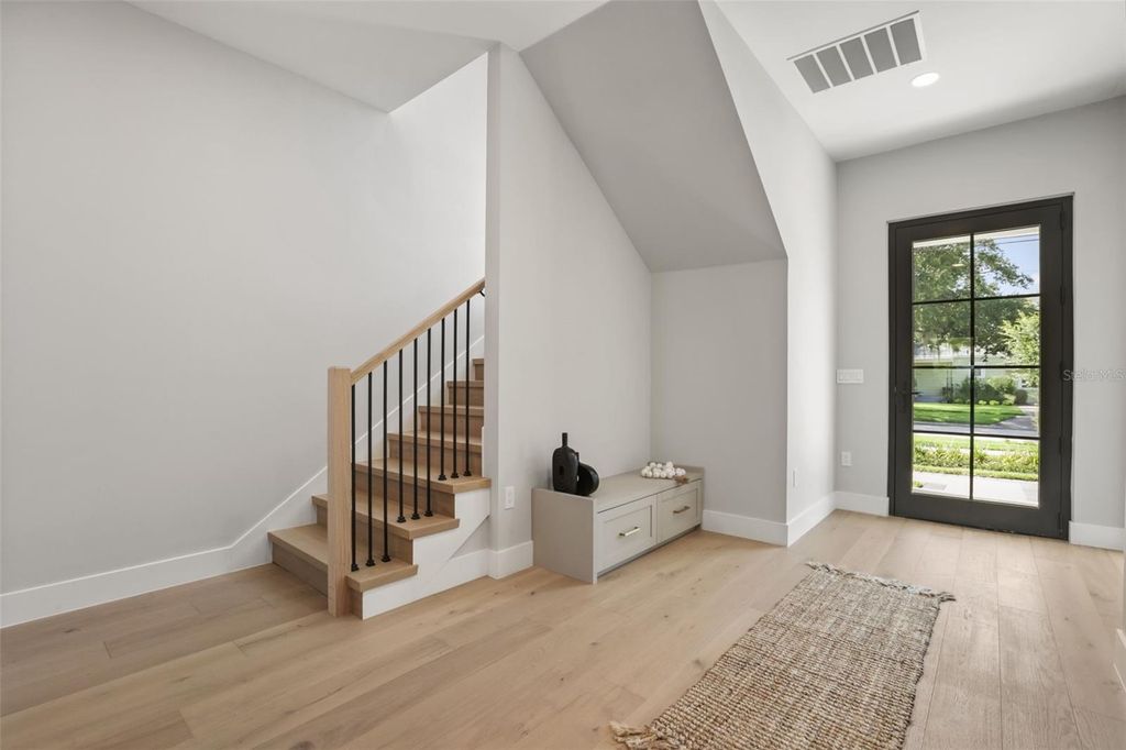 Image 8 of property listing at 1326 W NEW HAMPSHIRE STREET, Orlando, FL 32804