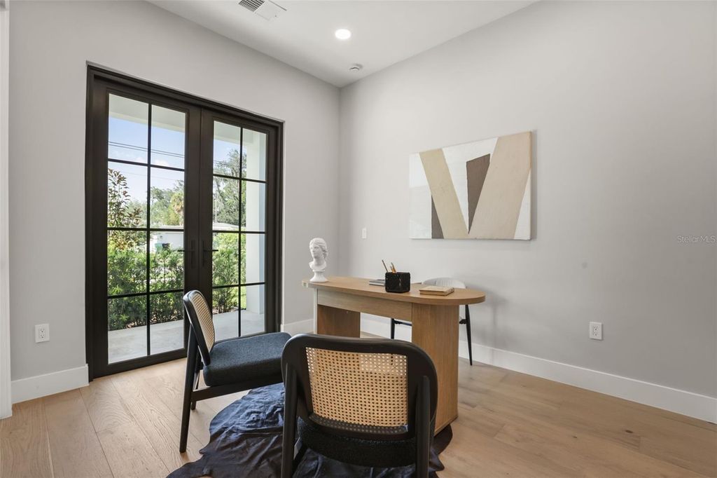 Image 9 of property listing at 1326 W NEW HAMPSHIRE STREET, Orlando, FL 32804