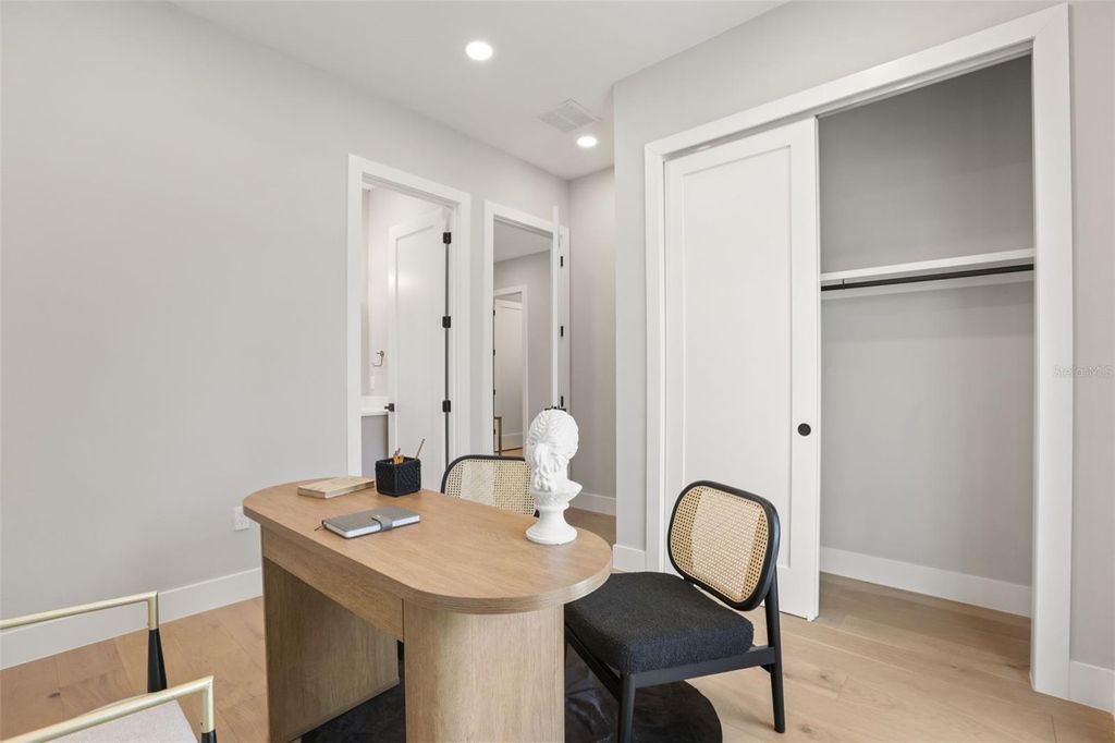 Image 10 of property listing at 1326 W NEW HAMPSHIRE STREET, Orlando, FL 32804