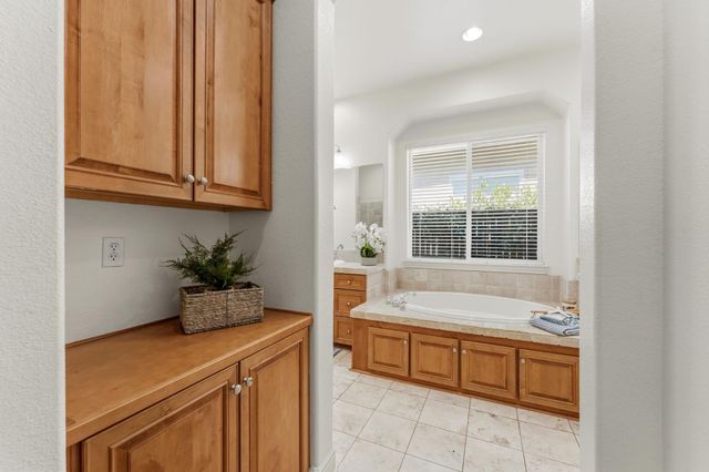 2800 Ingleton Ln, Sacramento, CA 95835