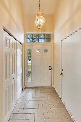 939 Charlela Lane 939, Elk Grove Village, IL 60007