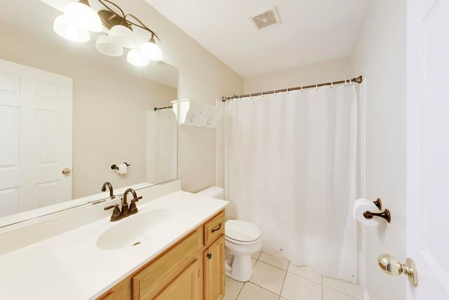 939 Charlela Lane 939, Elk Grove Village, IL 60007