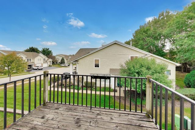 939 Charlela Lane 939, Elk Grove Village, IL 60007