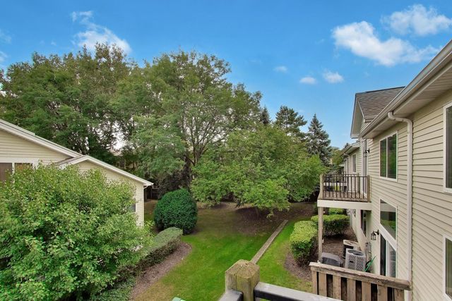 939 Charlela Lane 939, Elk Grove Village, IL 60007