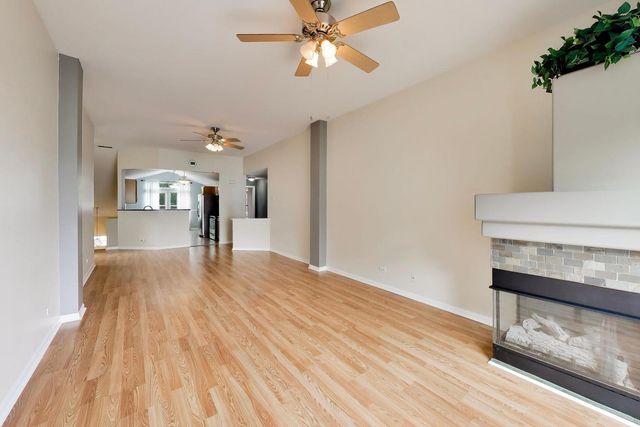 939 Charlela Lane 939, Elk Grove Village, IL 60007