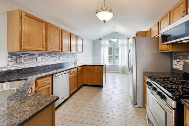 939 Charlela Lane 939, Elk Grove Village, IL 60007