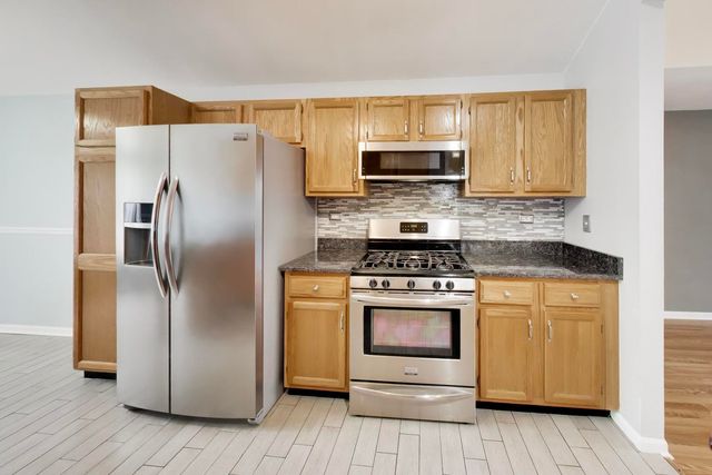 939 Charlela Lane 939, Elk Grove Village, IL 60007