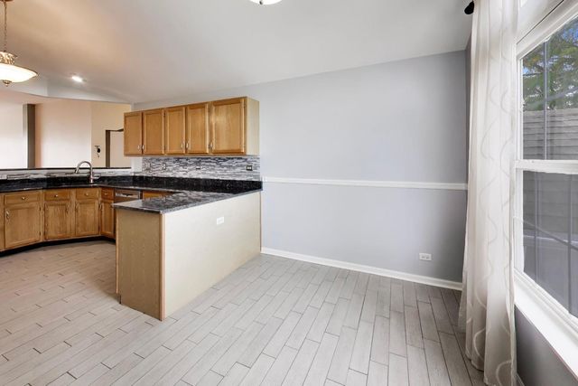 939 Charlela Lane 939, Elk Grove Village, IL 60007