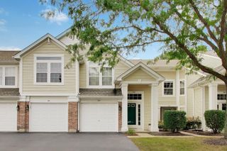 939 Charlela Lane 939, Elk Grove Village, IL 60007