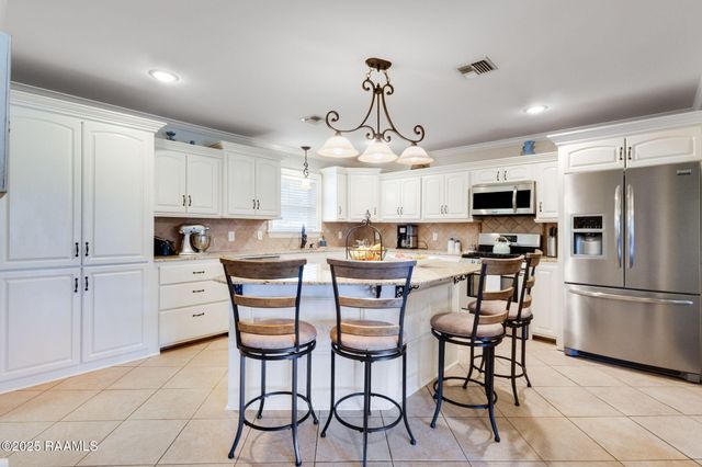 709 W Pine Street, Erath, LA 70533