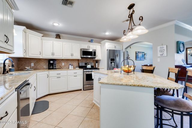 709 W Pine Street, Erath, LA 70533