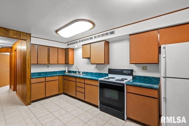 4718 20TH Avenue, Moline, IL 61265