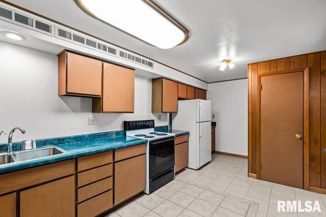 4718 20TH Avenue, Moline, IL 61265