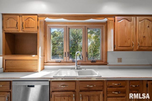 4718 20TH Avenue, Moline, IL 61265