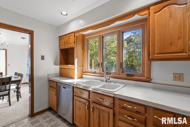 4718 20TH Avenue, Moline, IL 61265