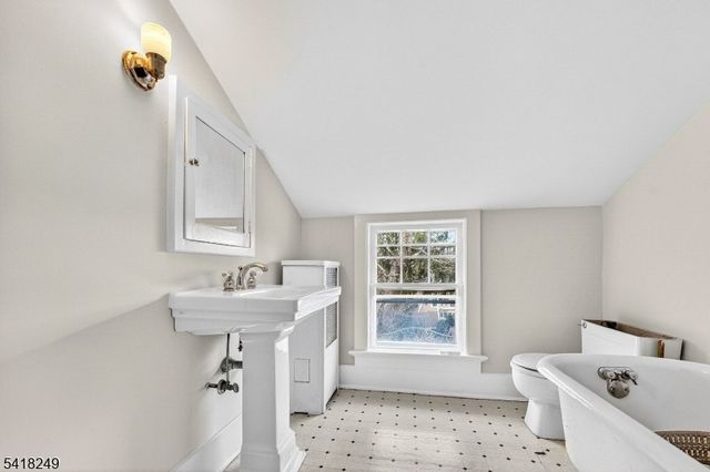 170 Christopher St, Montclair Twp., NJ 07042