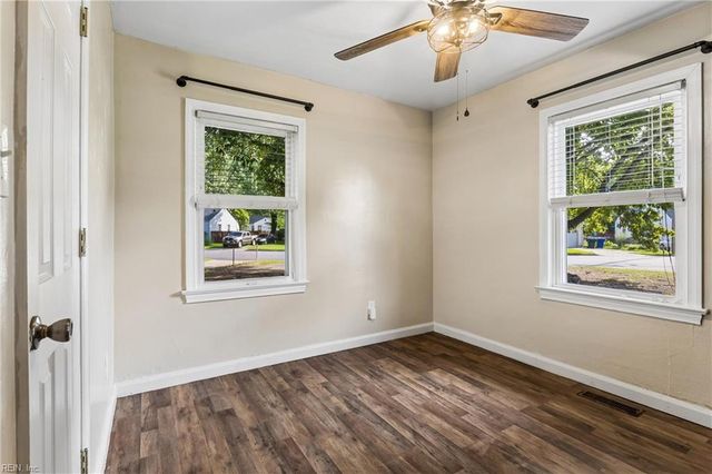612 Sun CT, Newport News, VA 23605