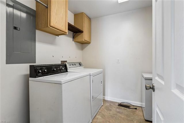 612 Sun CT, Newport News, VA 23605