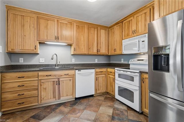 612 Sun CT, Newport News, VA 23605