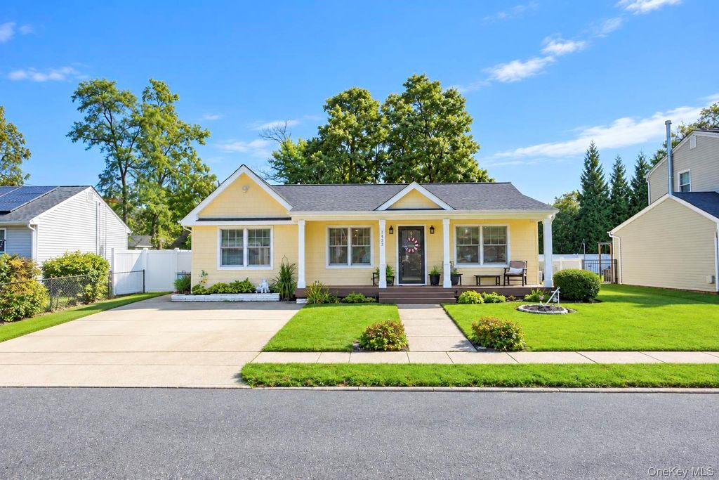 1435 Brooklyn Boulevard, Bay Shore, NY 11706 — photo 2